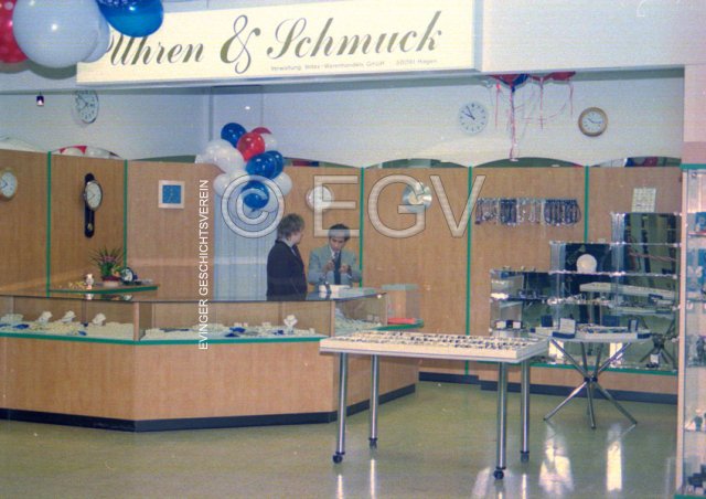 Schmuckgeschäft im Erdgeschoß des Einkaufszentrum-Evinger-Mitte, 1998