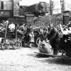 Bergleute mit Angehörigen holen ihre Brennholzzuweisung ab, am 30.04.1938