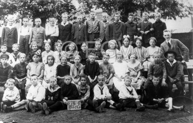 Schulklasse der Graf-Konrad-Schule, Lehrer Odenbach, 1924