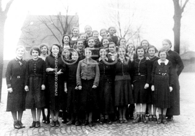 Klasse der Katharinen-Schule mit Lehrerin Frau Engel, 1936