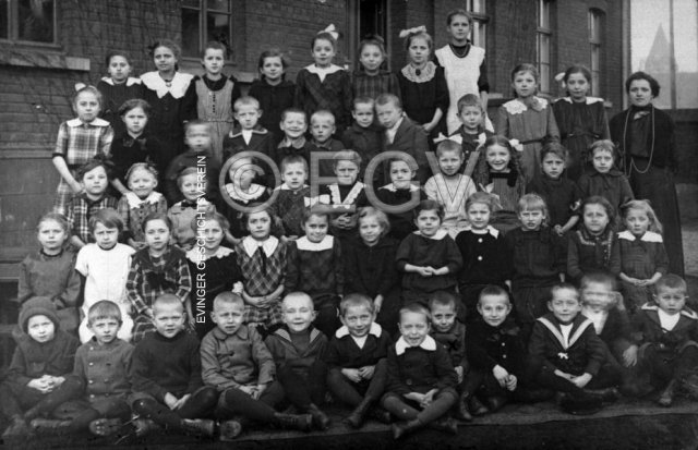 Schulanfänger der Graf-Konrad-Schule, 1918