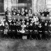Schulklasse der Elisabeth-Schule mit Lehrerin Frau Denneburg, 1919