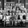 1. Klasse der Moltke-Schule mit Lehrer Gottschalk, 1948